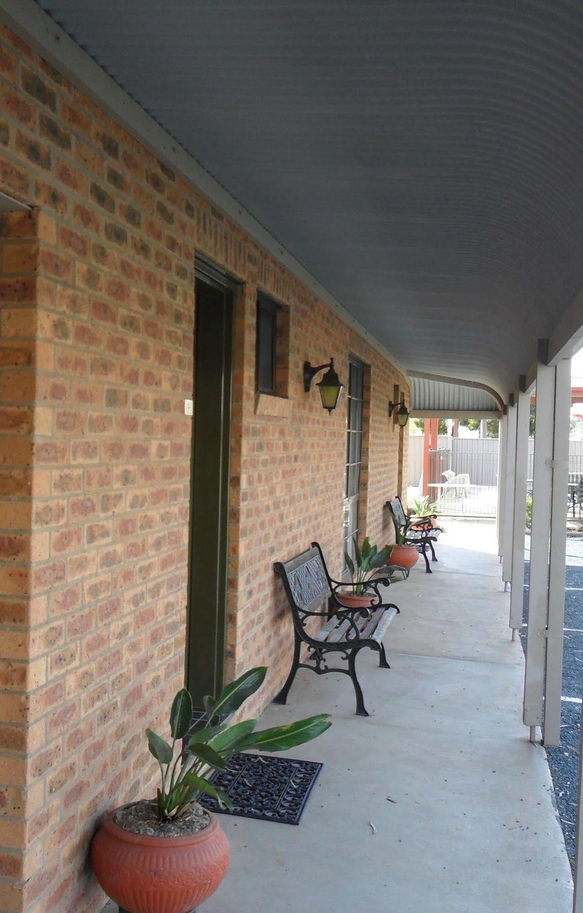 Settlement Motor Inn Deniliquin Exterior foto